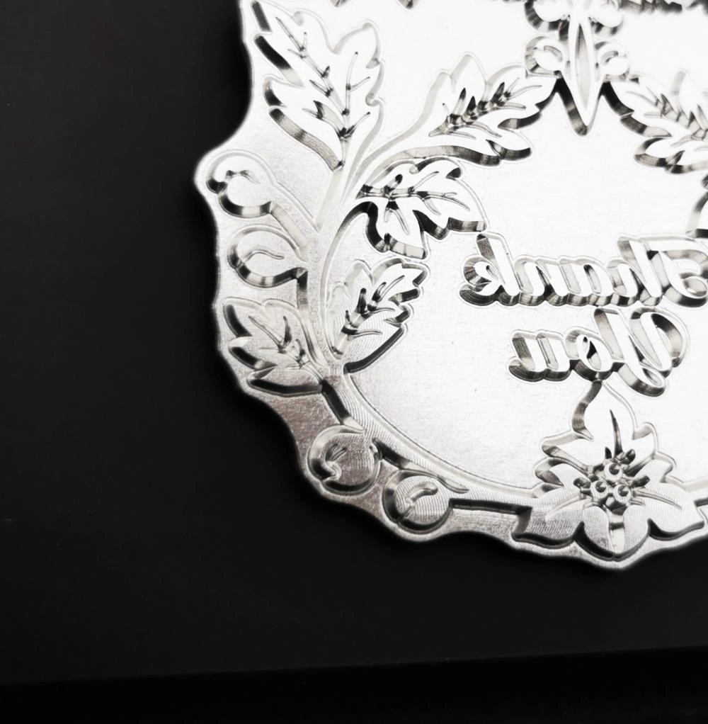 Grabado de diversas manualidades de metal de tamaño para la decoración